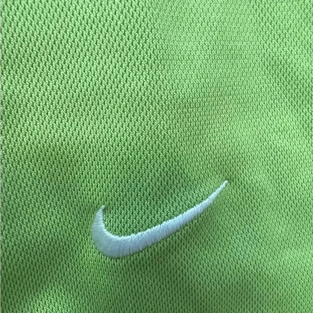 Nike golf mens pull over shirt. Size: M